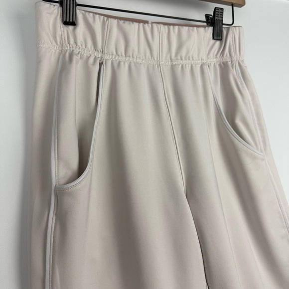 Gymshark Women’s XS Rest Day Joggers – Chalk White - Picture 2 of 9